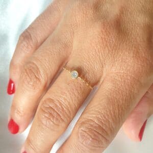 BAGUE CHAINETTE COMME UN DIAMANT ROND EN PLAQUE OR
